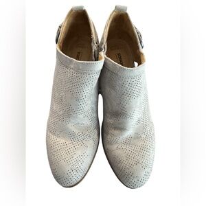 Ladies size 9, gray suede booties